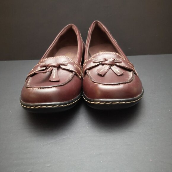 Clarks Collection Ladies Size 6 Dark Brown Faux Leather Slight Wedge Loafers - Picture 6 of 8